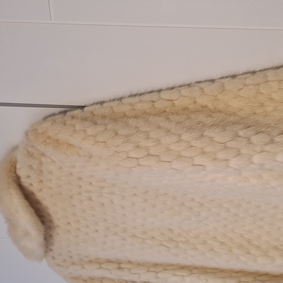 COPY - COPY - 100% MINK FUR COAT in off-white - Picture 8 of 8